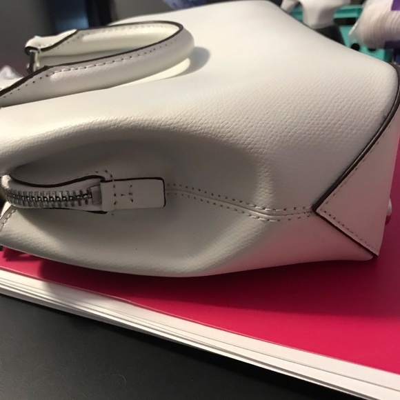 Michael Kors white purse.In Mint condition used 2x - Picture 3 of 8